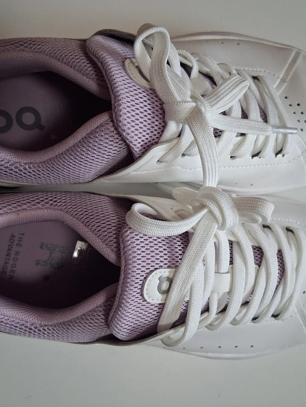 On The Roger Advantage Women's Sneaker * Size: 8 * NEW